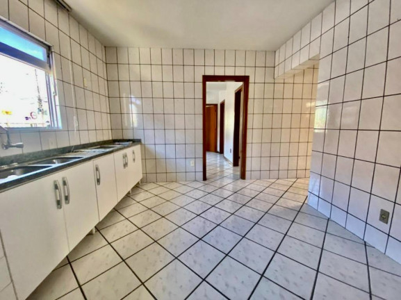 Imagem Casa com 3 Quartos à Venda, 264 m² em Kobrasol - São José