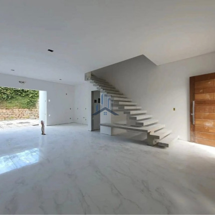 Sobrado com 3 Quartos à Venda, 123 m² em Saguaçu - Joinville