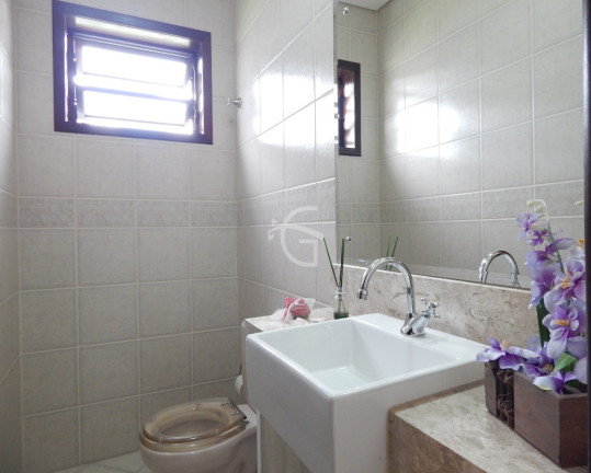 Imagem Casa com 4 Quartos à Venda, 206 m² em América - Joinville