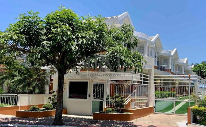 Sobrado com 2 Quartos à Venda, 103 m² em Canasvieiras - Florianópolis