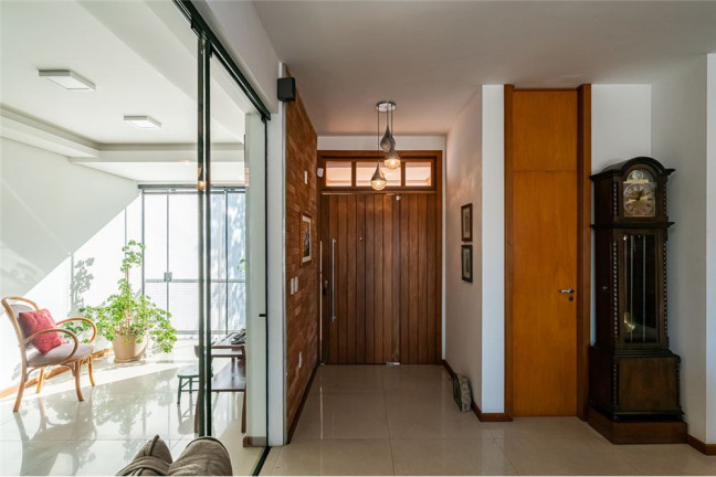 Imagem Casa com 2 Quartos à Venda, em Medianeira - Porto Alegre Imagem Casa com 2 Quartos à Venda, em Medianeira - Porto Alegre