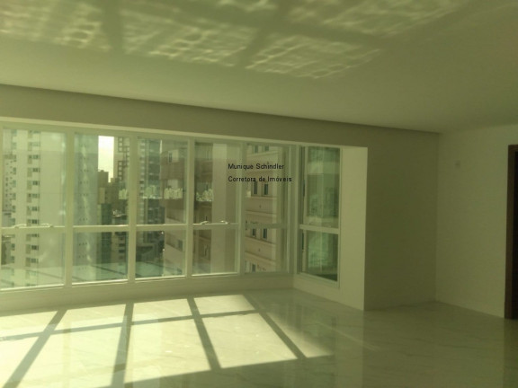 Imagem Imóvel com 3 Quartos à Venda, 182 m²em Centro - Balneário Camboriú Imagem Imóvel com 3 Quartos à Venda, 182 m²em Centro - Balneário Camboriú