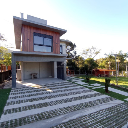 Imagem Casa com 3 Quartos à Venda, 339 m² em Praia De Taquaras - Balneário Camboriú