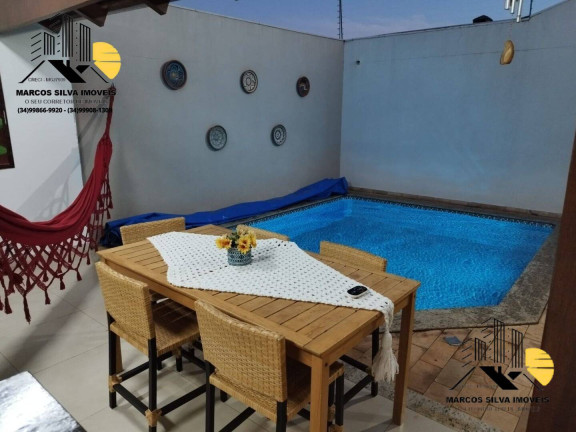 Imagem Casa com 3 Quartos à Venda, 250 m² em Jardim Europa - Uberlândia Imagem Casa com 3 Quartos à Venda, 250 m² em Jardim Europa - Uberlândia