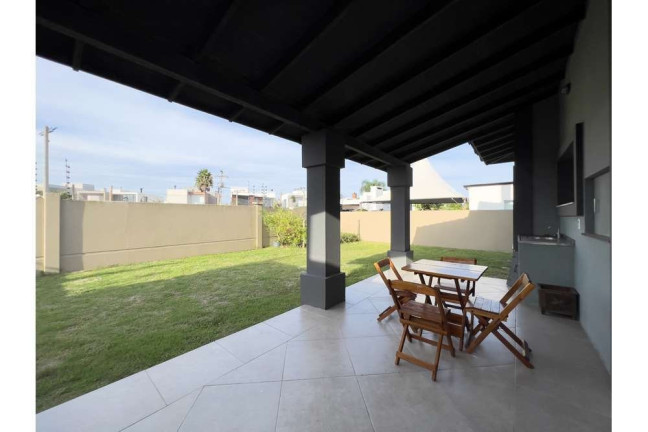 Imagem Casa com 4 Quartos à Venda, 267 m² em Centro - Xangri-lá