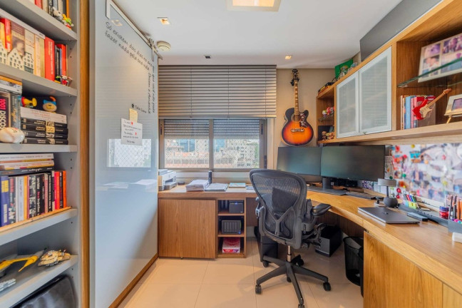 Imagem Imóvel com 3 Quartos à Venda, 161 m² em Moinhos De Vento - Porto Alegre Imagem Imóvel com 3 Quartos à Venda, 161 m² em Moinhos De Vento - Porto Alegre