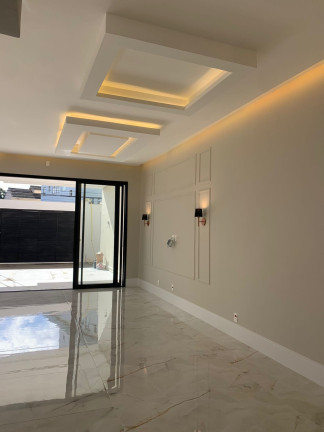 Imagem Casa com 3 Quartos à Venda, 210 m²