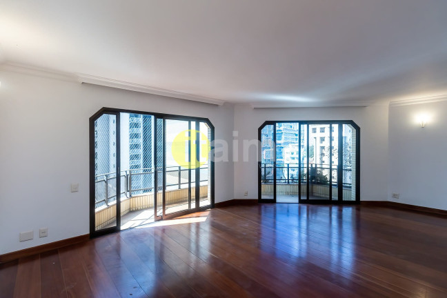 Apartamento com 3 Quartos para Alugar, 240 m² em Itaim Bibi - São Paulo
