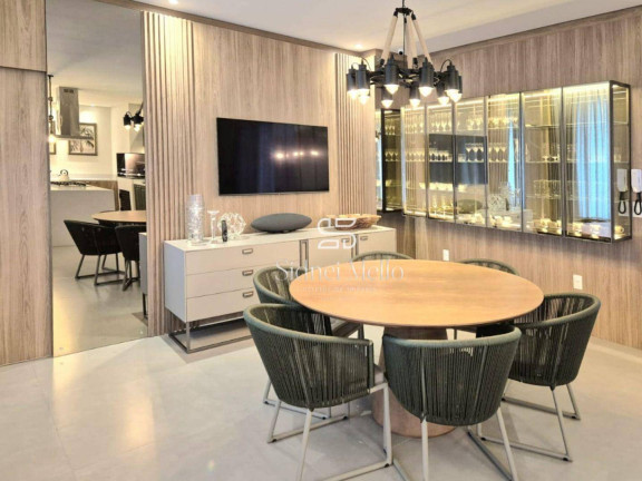 Imagem Casa com 5 Quartos à Venda, 611 m² em Centro - Camboriú Imagem Casa com 5 Quartos à Venda, 611 m² em Centro - Camboriú