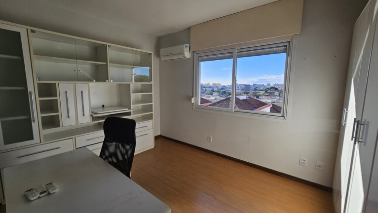 Imagem Imóvel com 2 Quartos à Venda,  em Passo Da Areia - Porto Alegre