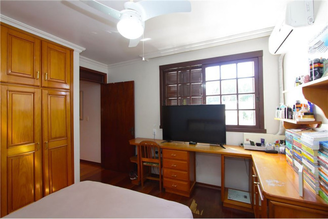 Imagem Casa com 5 Quartos à Venda, em São José - Porto Alegre Imagem Casa com 5 Quartos à Venda, em São José - Porto Alegre