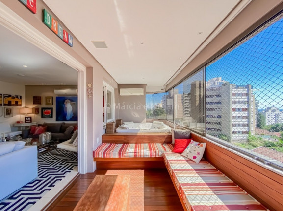 Imagem Imóvel com 3 Quartos à Venda, 250 m² em Auxiliadora - Porto Alegre Imagem Imóvel com 3 Quartos à Venda, 250 m² em Auxiliadora - Porto Alegre