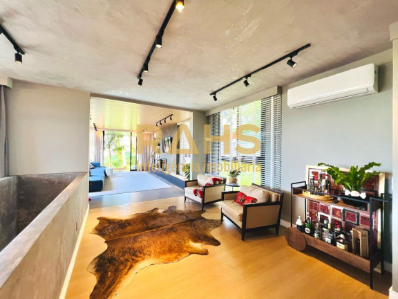 Imagem Casa com 3 Quartos à Venda, 294 m² em América - Joinville Imagem Casa com 3 Quartos à Venda, 294 m² em América - Joinville