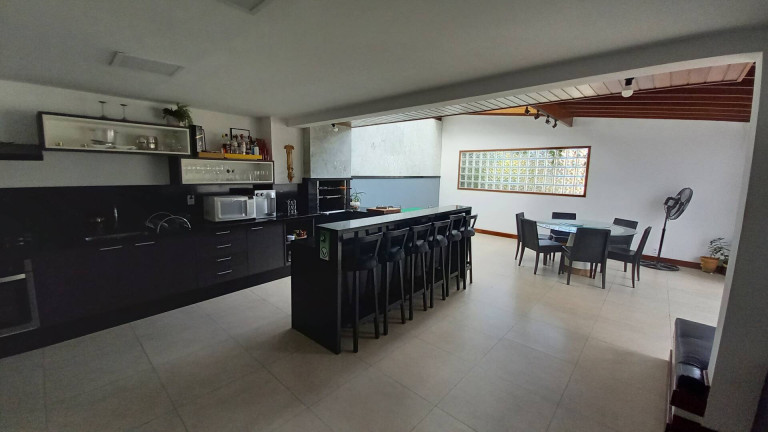 Imagem Casa com 6 Quartos à Venda, em Braunes - Nova Friburgo Imagem Casa com 6 Quartos à Venda, em Braunes - Nova Friburgo