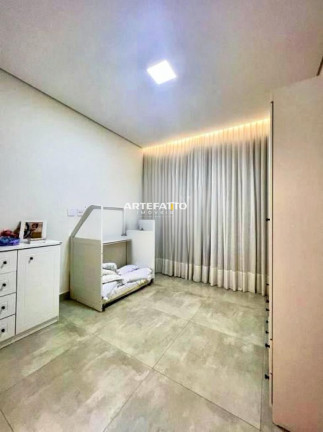 Imagem Casa com 3 Quartos à Venda, 300 m² Imagem Casa com 3 Quartos à Venda, 300 m²