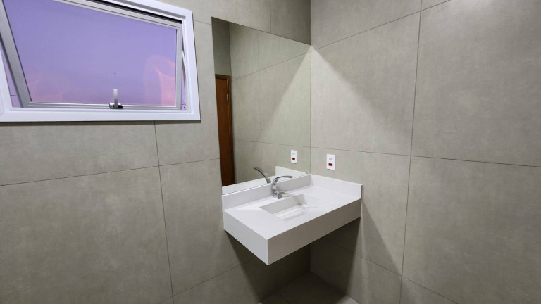 Imagem Casa com 3 Quartos à Venda, 157 m² em Botucatu