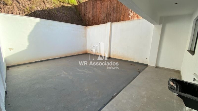 Imagem Casa com 3 Quartos à Venda, 217 m² Imagem Casa com 3 Quartos à Venda, 217 m²