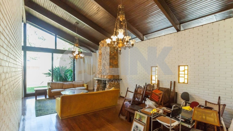 Casa com 5 Quartos à Venda, 280 m² em Três Figueiras - Porto Alegre