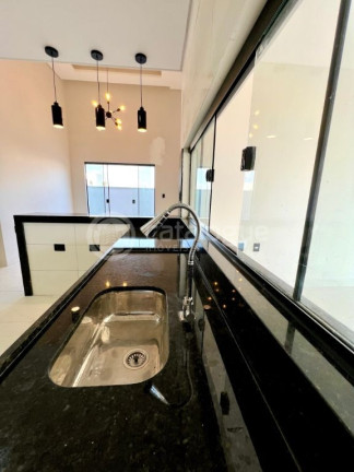 Imagem Casa de Condomínio com 3 Quartos à Venda, 200 m² em Cajupiranga - Parnamirim Imagem Casa de Condomínio com 3 Quartos à Venda, 200 m² em Cajupiranga - Parnamirim