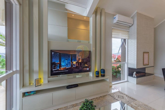 Imagem Casa com 3 Quartos à Venda, 380 m² em Camboriú Imagem Casa com 3 Quartos à Venda, 380 m² em Camboriú