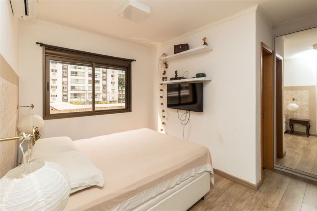 Imagem Imóvel com 3 Quartos à Venda,  em Passo Da Areia - Porto Alegre