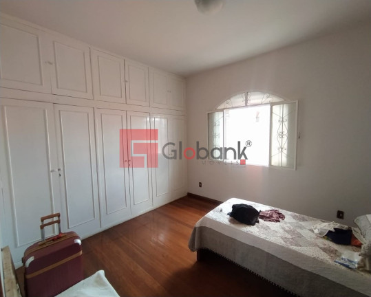 Imagem Casa com 3 Quartos à Venda, 250 m² em Centro - Montes Claros Imagem Casa com 3 Quartos à Venda, 250 m² em Centro - Montes Claros