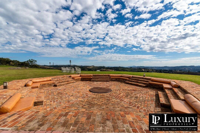 Imagem Casa com 8 Quartos à Venda, em Nova Capivari - Campos Do Jordão Imagem Casa com 8 Quartos à Venda, em Nova Capivari - Campos Do Jordão