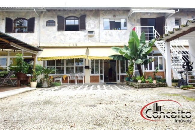 Imagem Casa com 9 Quartos à Venda, 420 m² em Jardim Samambaia - Ubatuba Imagem Casa com 9 Quartos à Venda, 420 m² em Jardim Samambaia - Ubatuba