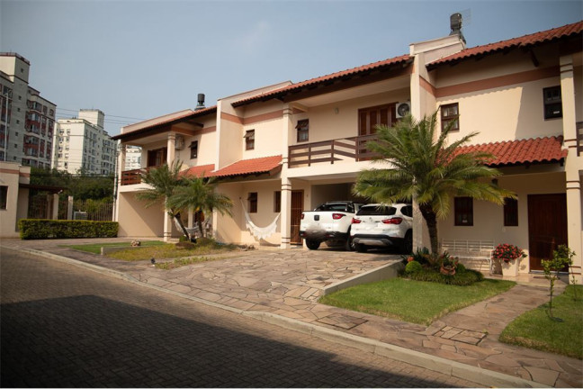Imagem Casa com 3 Quartos à Venda, em Cavalhada - Porto Alegre Imagem Casa com 3 Quartos à Venda, em Cavalhada - Porto Alegre