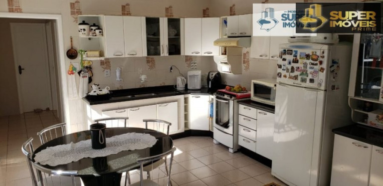 Imagem Casa com 3 Quartos à Venda, 300 m² em Centro - Pelotas