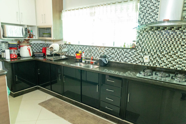 Imagem Casa com 5 Quartos à Venda, 360 m² em Centro - Maricá
