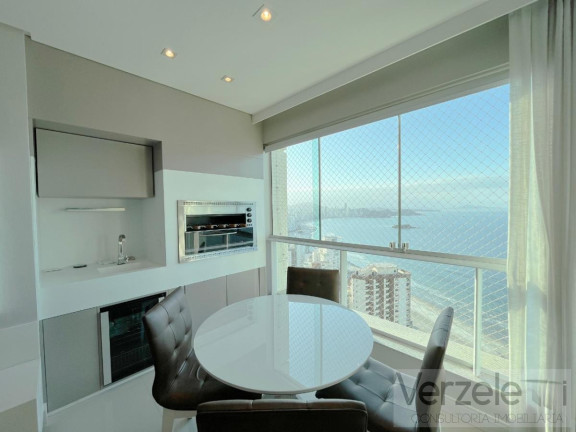 Imagem Apartamento com 3 Quartos à Venda, 144 m² em Centro