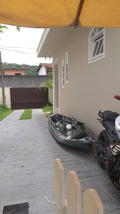 Imagem Casa com 4 Quartos à Venda, em Rio Tavares - Florianópolis Imagem Casa com 4 Quartos à Venda, em Rio Tavares - Florianópolis