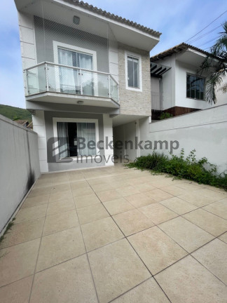 Casa com 3 Quartos à Venda,  em Jardim Amália - Volta Redonda