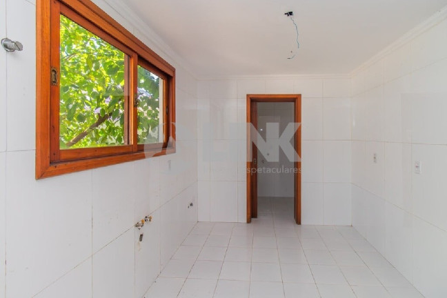 Imagem Imóvel com 3 Quartos à Venda, 254 m² em Sarandi - Porto Alegre Imagem Imóvel com 3 Quartos à Venda, 254 m² em Sarandi - Porto Alegre