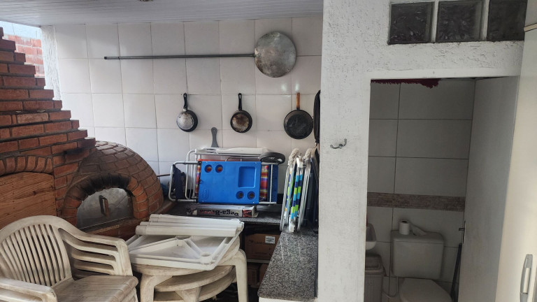 Imagem Casa com 4 Quartos à Venda, 220 m² em Gonzaga - Santos Imagem Casa com 4 Quartos à Venda, 220 m² em Gonzaga - Santos