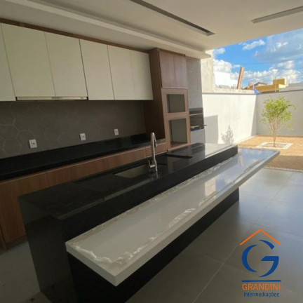 Imagem Imóvel com 3 Quartos à Venda, 330 m² em Condomínio Califórnia - Estiva Gerbi Imagem Imóvel com 3 Quartos à Venda, 330 m² em Condomínio Califórnia - Estiva Gerbi