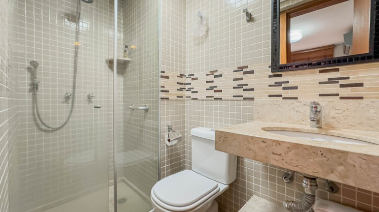 Imagem Apartamento com 2 Quartos à Venda, 49 m² em Moinhos De Vento - Porto Alegre Imagem Apartamento com 2 Quartos à Venda, 49 m² em Moinhos De Vento - Porto Alegre