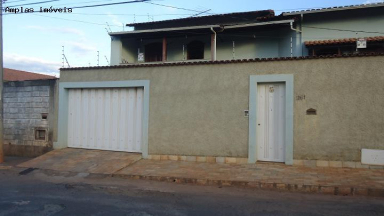 Imagem Casa com 3 Quartos à Venda, 150 m² em Centro - Mateus Leme Imagem Casa com 3 Quartos à Venda, 150 m² em Centro - Mateus Leme