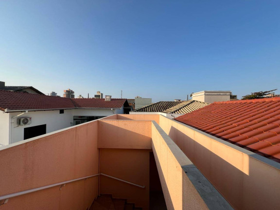 Imagem Casa com 3 Quartos à Venda, em Centro - Balneário Piçarras Imagem Casa com 3 Quartos à Venda, em Centro - Balneário Piçarras