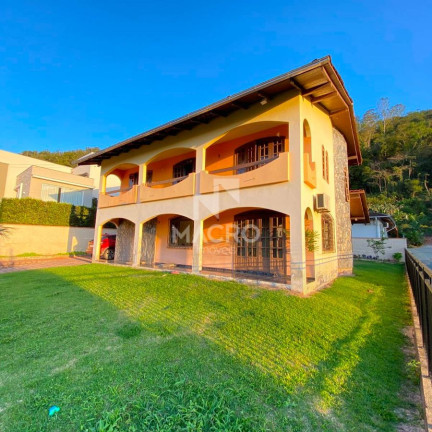 Imagem Casa com 4 Quartos à Venda, 242 m² em Vila Nova - Jaraguá Do Sul Imagem Casa com 4 Quartos à Venda, 242 m² em Vila Nova - Jaraguá Do Sul