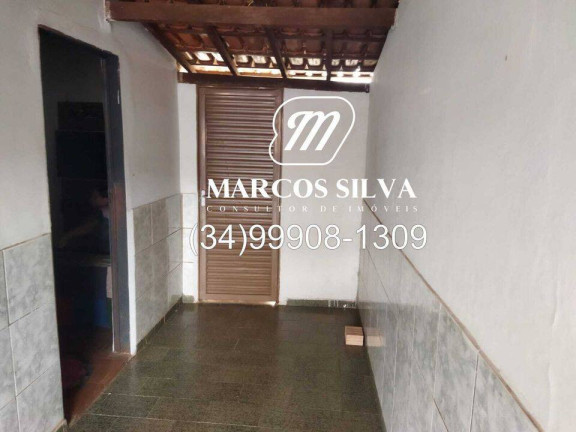 Imagem Casa com 3 Quartos à Venda, 300 m² em Segismundo Pereira - Uberlândia