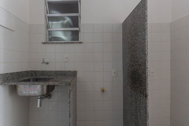 Imagem Imóvel com 1 Quarto à Venda, 30 m² em Copacabana - Rio De Janeiro Imagem Imóvel com 1 Quarto à Venda, 30 m² em Copacabana - Rio De Janeiro