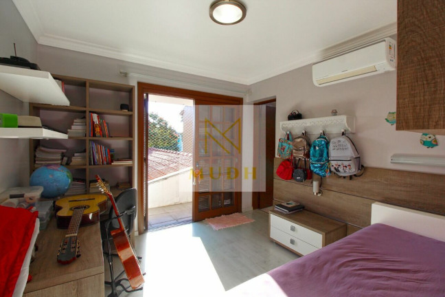 Imagem Casa com 4 Quartos à Venda, 300 m² em Ipanema - Porto Alegre Imagem Casa com 4 Quartos à Venda, 300 m² em Ipanema - Porto Alegre