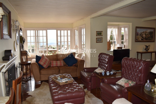 Imagem Casa com 4 Quartos à Venda, 250 m² em Região Da Pedra Do Fogo - Campos Do Jordão Imagem Casa com 4 Quartos à Venda, 250 m² em Região Da Pedra Do Fogo - Campos Do Jordão