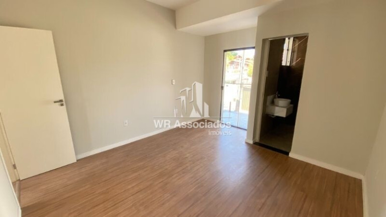 Imagem Casa com 3 Quartos à Venda, 230 m² Imagem Casa com 3 Quartos à Venda, 230 m²