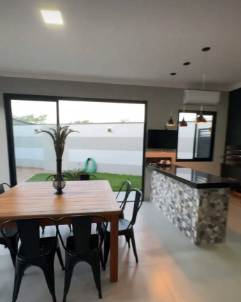 Imagem Casa com 3 Quartos à Venda, 350 m² em Taubaté Imagem Casa com 3 Quartos à Venda, 350 m² em Taubaté