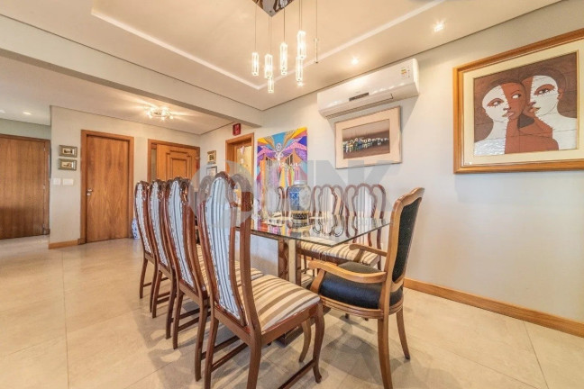 Imagem Apartamento com 3 Quartos à Venda, 240 m² em Moinhos De Vento - Porto Alegre