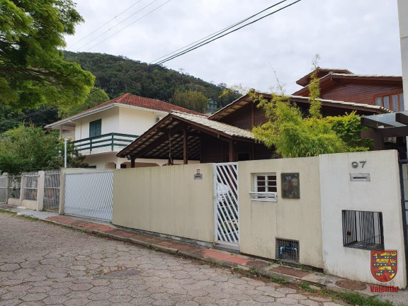 Imagem Casa com 4 Quartos à Venda, em Lagoa Da Conceição - Florianópolis Imagem Casa com 4 Quartos à Venda, em Lagoa Da Conceição - Florianópolis