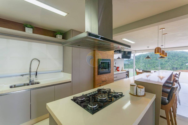 Imagem Casa com 3 Quartos à Venda, 380 m² em Camboriú Imagem Casa com 3 Quartos à Venda, 380 m² em Camboriú